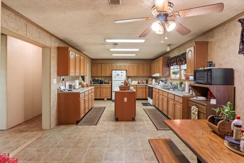 208 N Pointe Dr, Louisburg, NC 27549