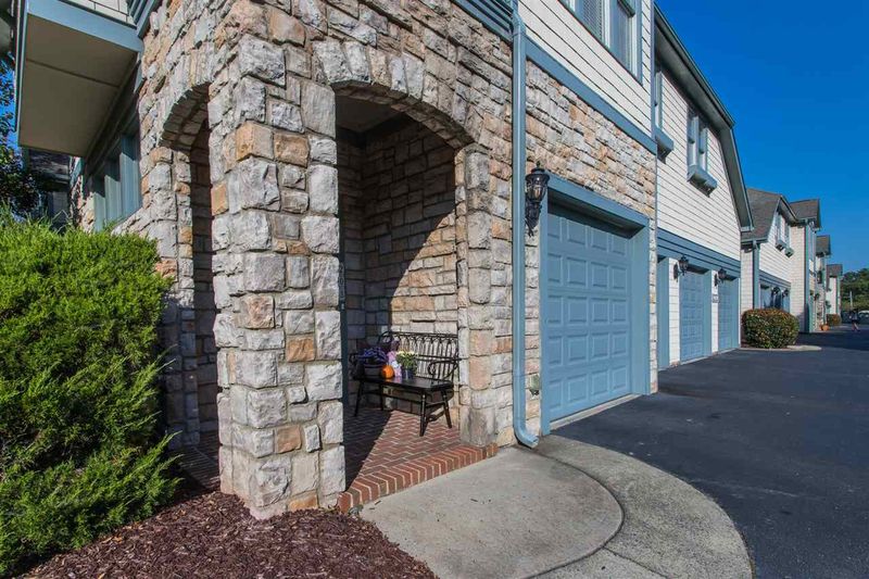 208 Presque Isle Ln #208, Chapel Hill, NC 27514