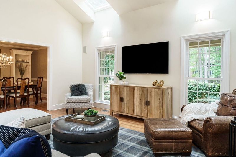 208 Queensferry Rd, Cary, NC 27511