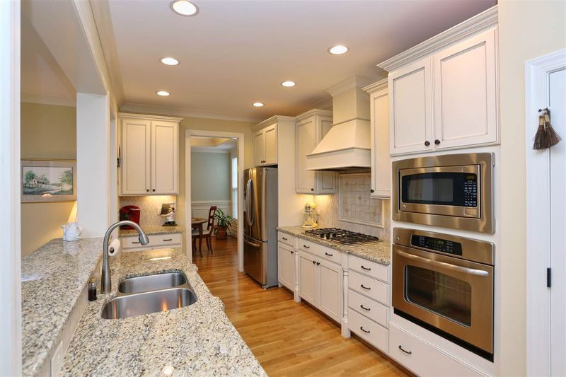 208 Redhill Rd, Holly Springs, NC 27540
