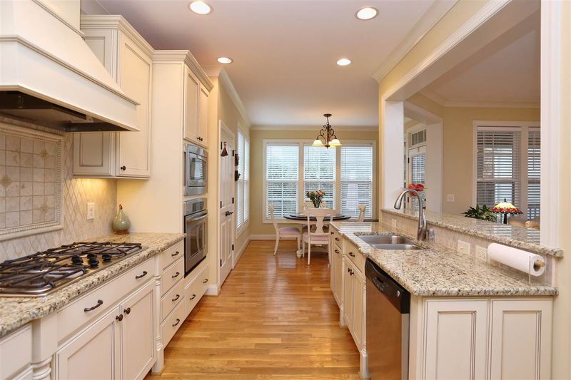 208 Redhill Rd, Holly Springs, NC 27540