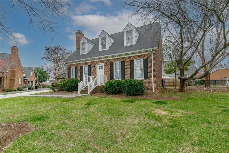 208 Ridge Ct, Burlington, NC 27215