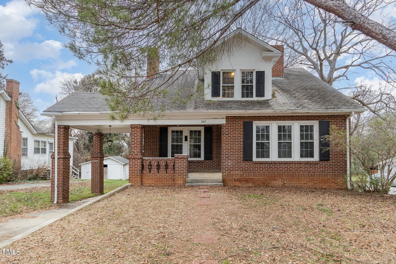 208 Rolling Rd, Burlington, NC 27217