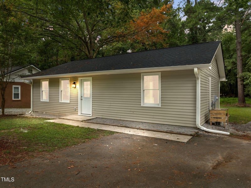 208 Scarlett Dr, Chapel Hill, NC 27517