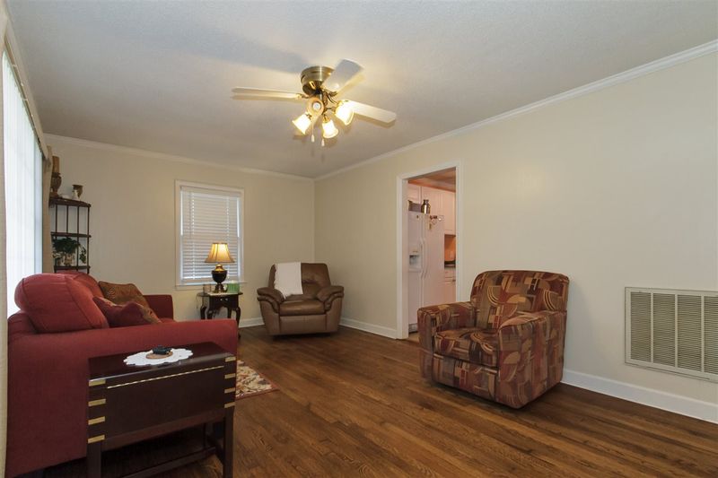 208 Springwood Dr, Burlington, NC 27215