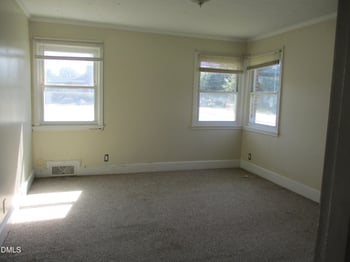 208 St John St, Burlington, NC 27217