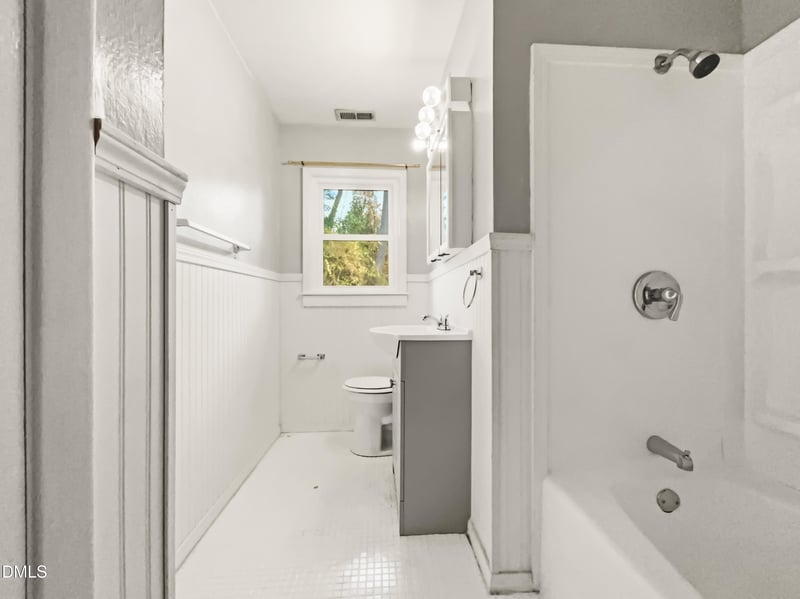 208 Starhill Ave, Fayetteville, NC 28303