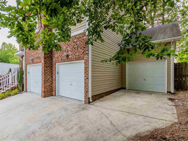 208 Stone Barn Cir, Holly Springs, NC 27540