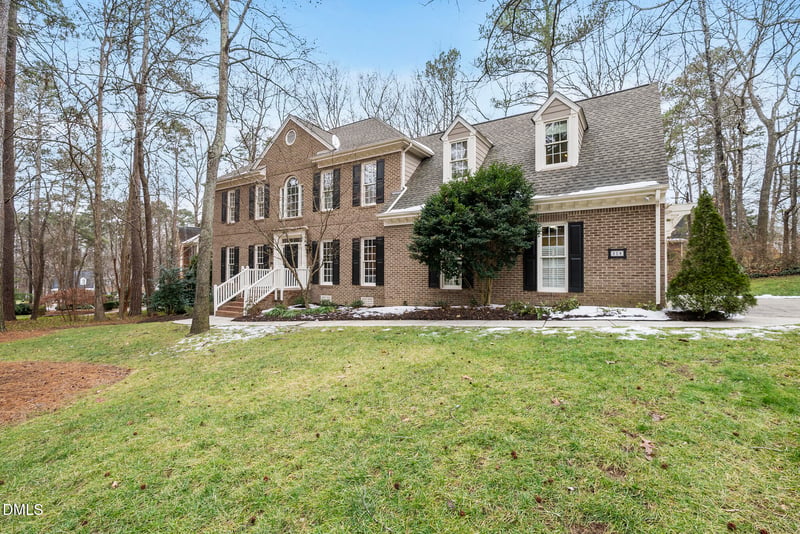 208 Stoneleigh Dr, Cary, NC 27511