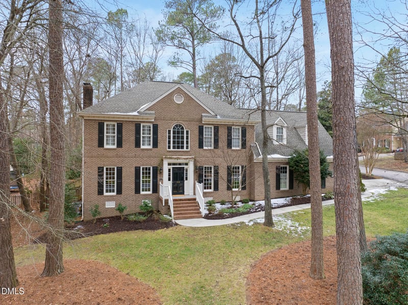 208 Stoneleigh Dr, Cary, NC 27511