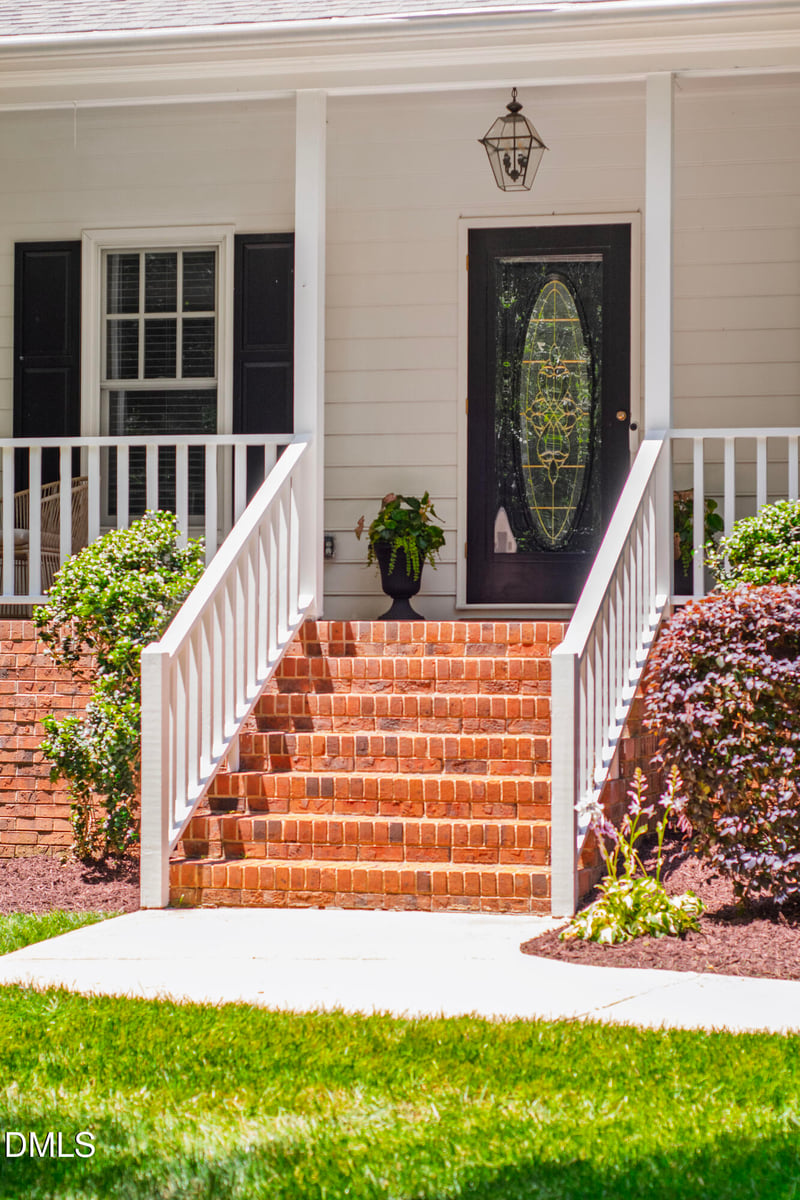 208 Sylvan Grove Dr, Cary, NC 27518