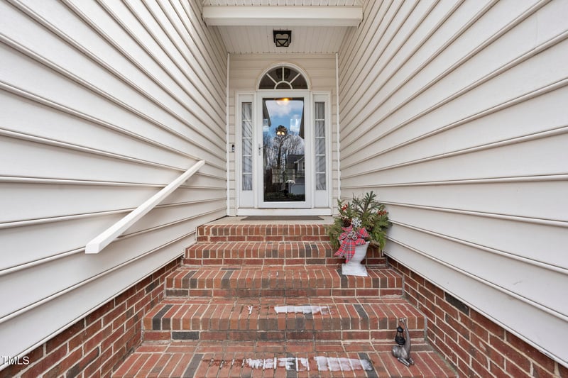 208 Trailview Dr, Cary, NC 27513