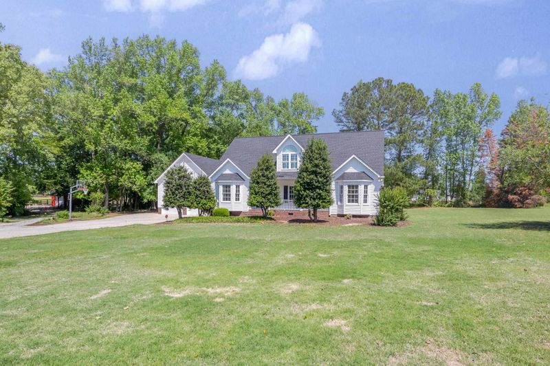 208 Uwharrie Ct, Garner, NC 27529