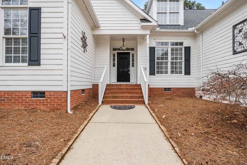 208 Waverly Dr, Clayton, NC 27527