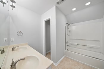 208 Waverly Dr, Clayton, NC 27527