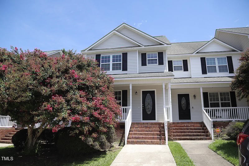 208 Wimbledon Ct, Clayton, NC 27520