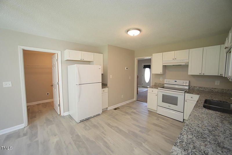 208 Wimbledon Ct, Clayton, NC 27520