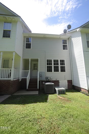 208 Wimbledon Ct, Clayton, NC 27520