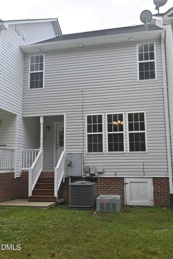 208 Wimbledon Ct, Clayton, NC 27520