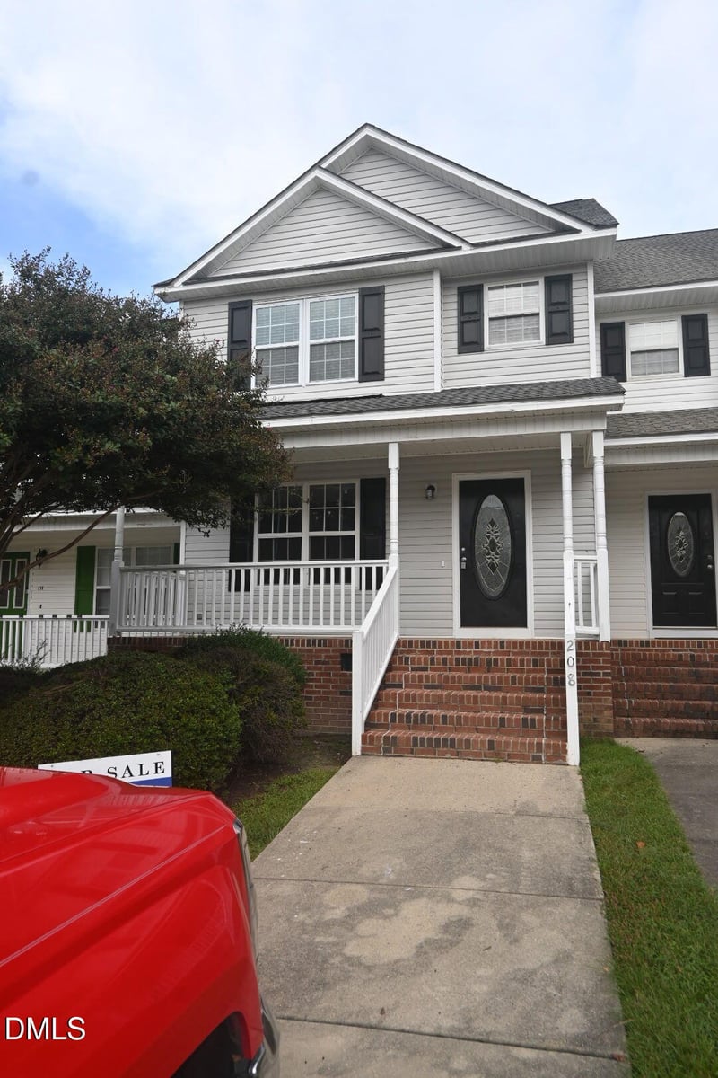 208 Wimbledon Ct, Clayton, NC 27520