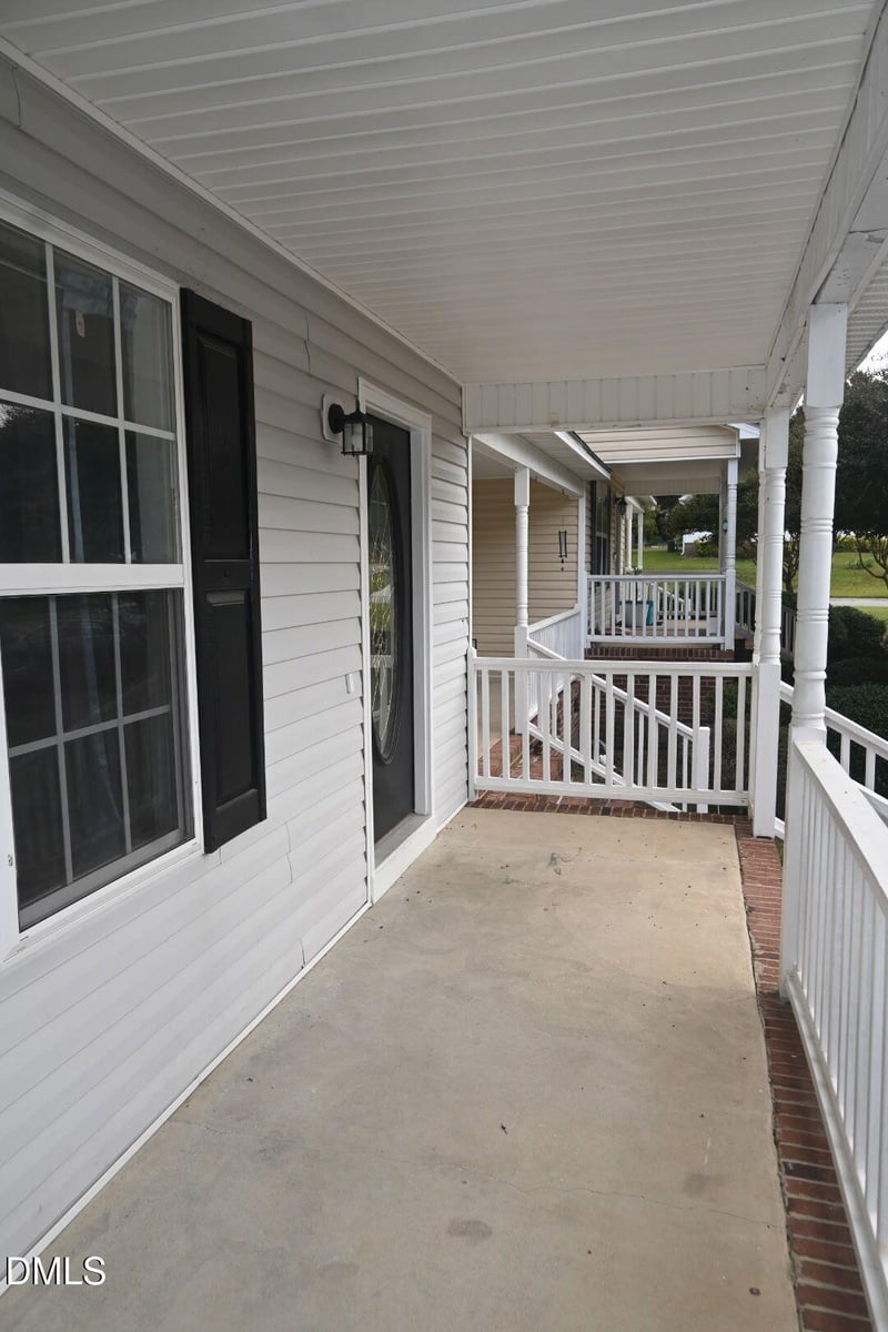 208 Wimbledon Ct, Clayton, NC 27520