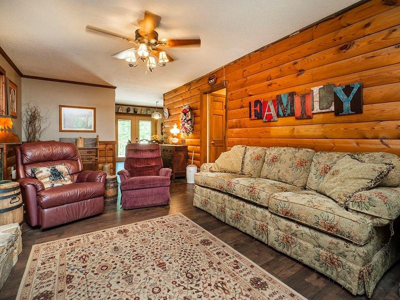2082 Lone Oak Ln, Burlington, NC 27215