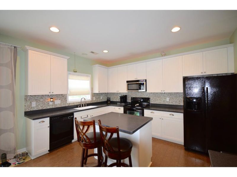 2084 Glenkirk Dr, Burlington, NC 27215
