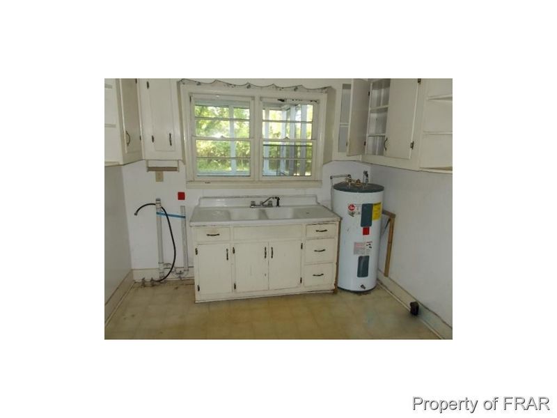 2085 Fields Rd, Fayetteville, NC 28312