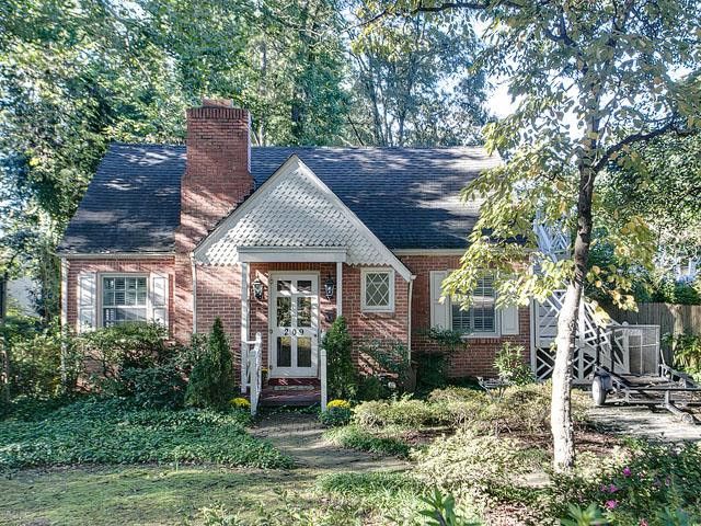 209 Avon Dr, Raleigh, NC 27608