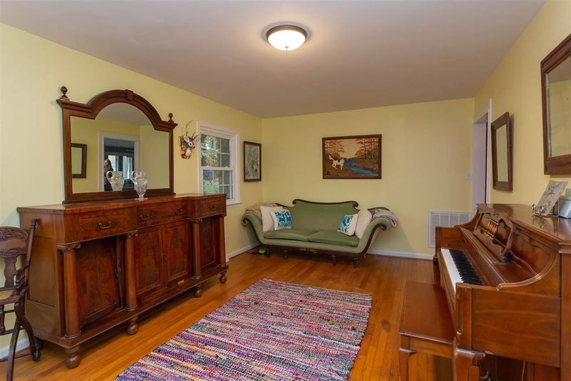 209 Bennington Dr, Chapel Hill, NC 27516