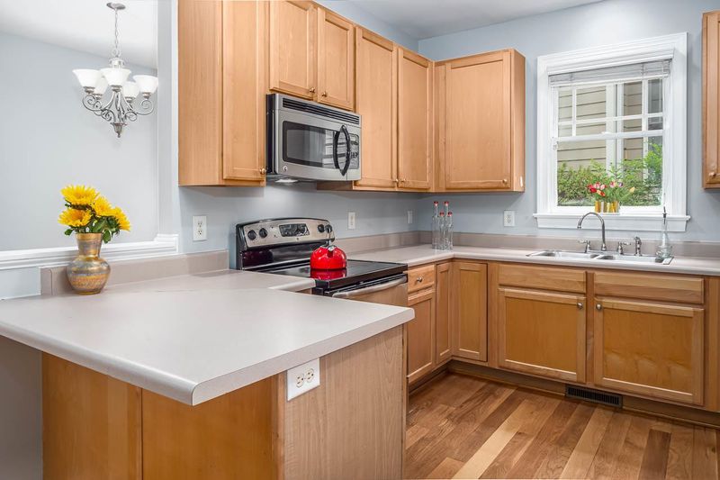 209 Bluefield Rd, Chapel Hill, NC 27517