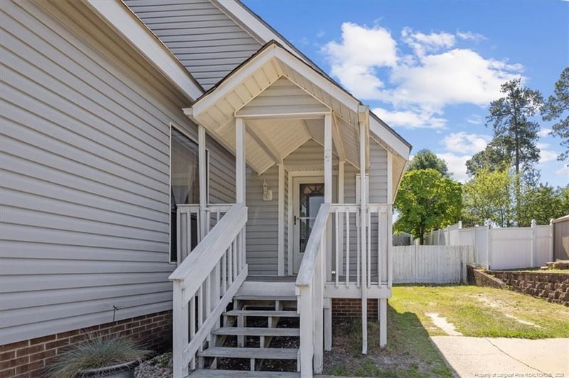 209 Brokenhurst Ct, Fayetteville, NC 28311