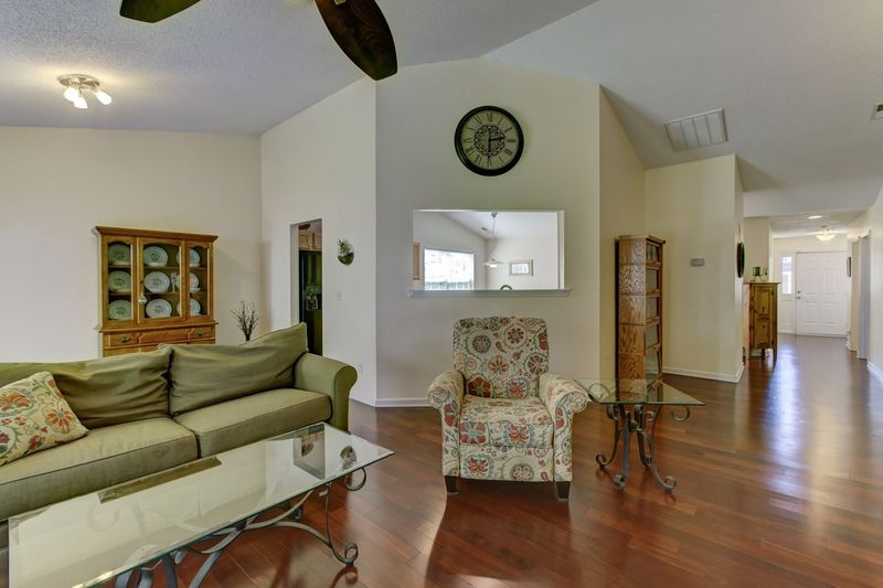 209 Chilmark Ridge Dr, Holly Springs, NC 27540
