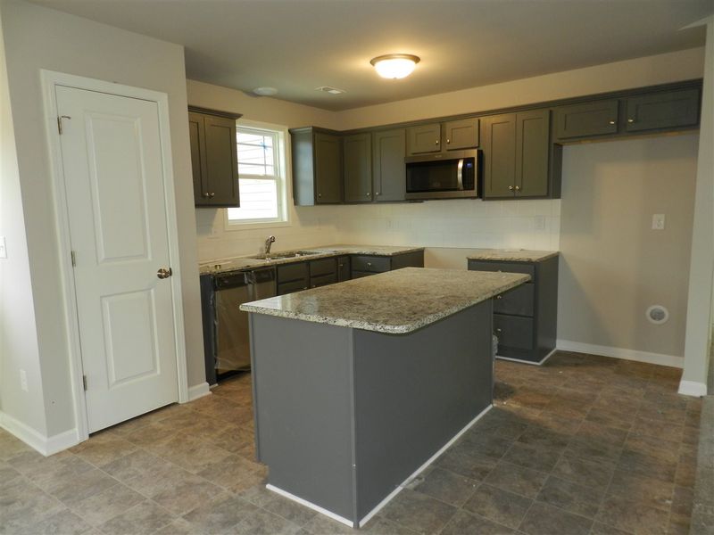 209 Cornfield Ln, Benson, NC 27504