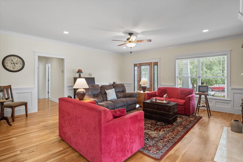 209 Crescent Dr, Clayton, NC 27520