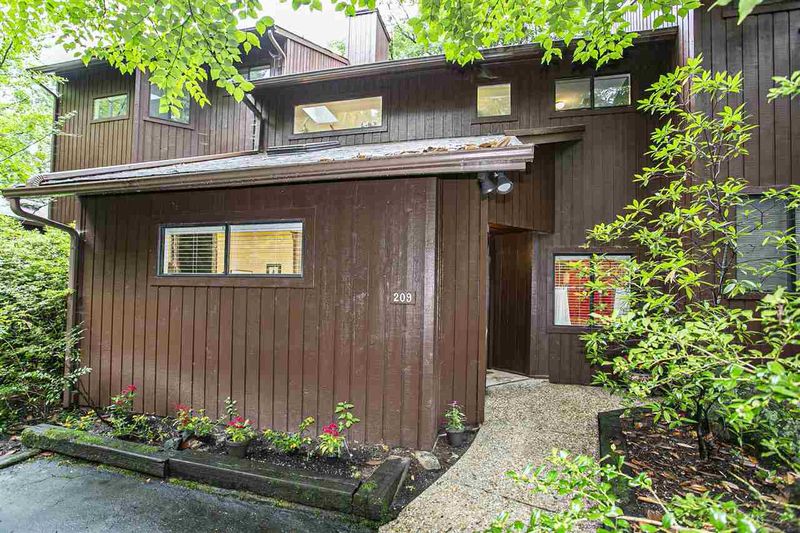 209 Deepwood Rd, Chapel Hill, NC 27514