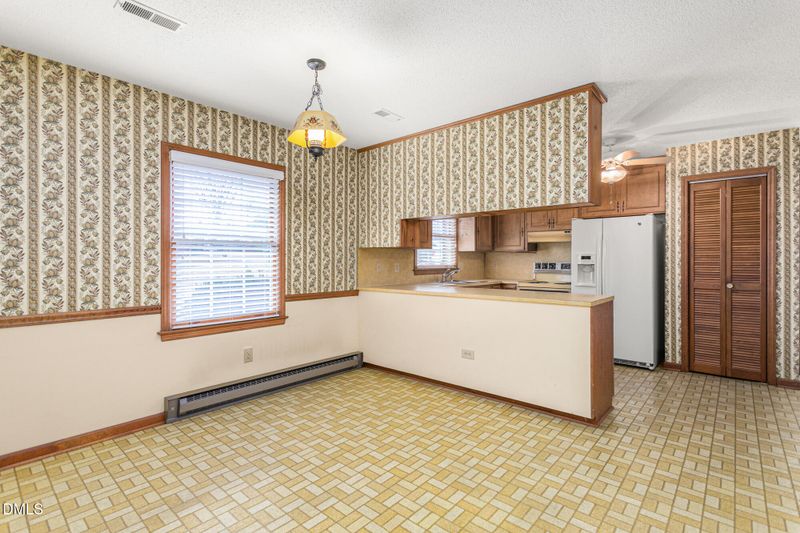 209 E Dillard St, Mebane, NC 27302