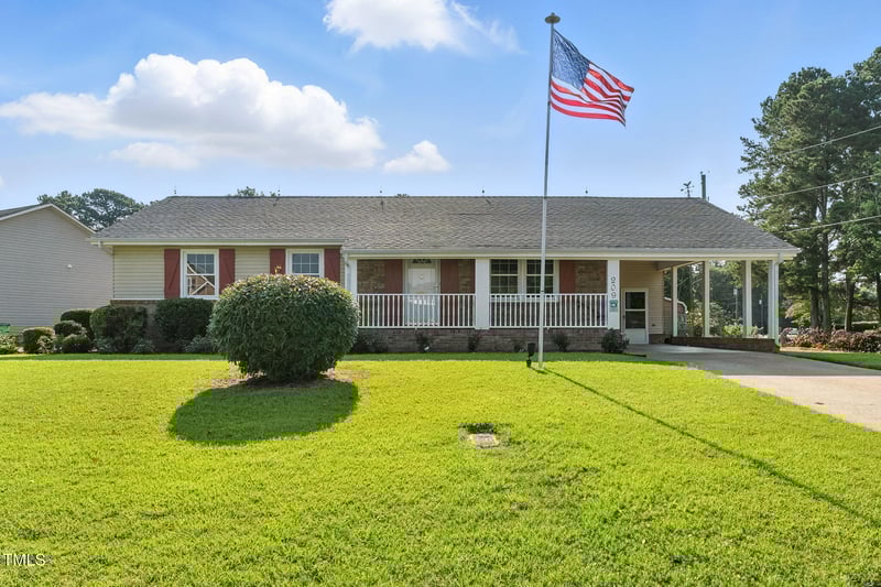 209 Eastwood Dr, Benson, NC 27504