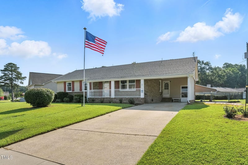209 Eastwood Dr, Benson, NC 27504