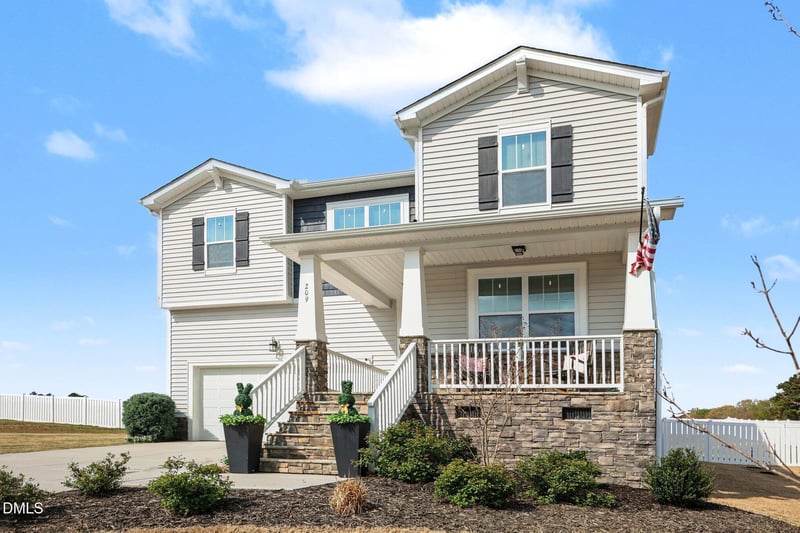 209 Fast Pitch Ln, Four Oaks, NC 27524