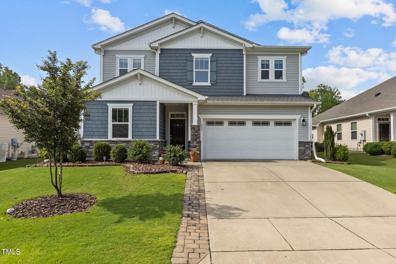 209 Harrison Place Ln, Fuquay Varina, NC 27526