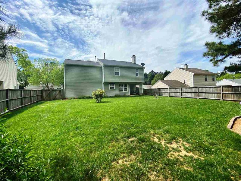 209 Hollyhock Ln, Apex, NC 27539