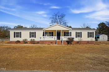 209 Huck Finn Ct, Hope Mills, NC 28348