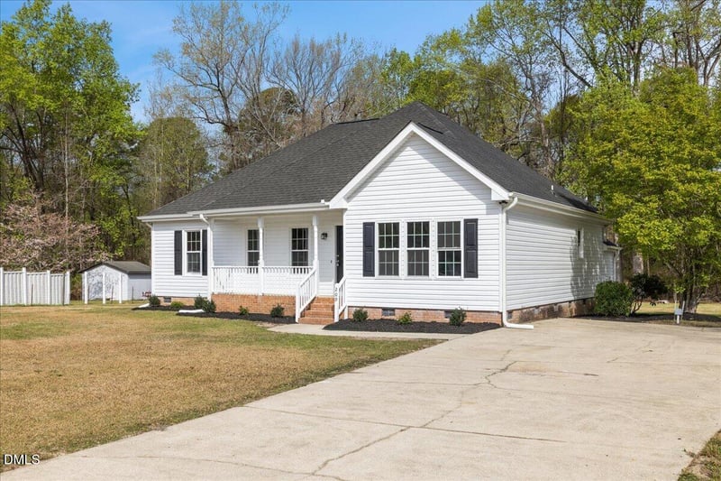 209 Hunters Farm Dr, Raleigh, NC 27603