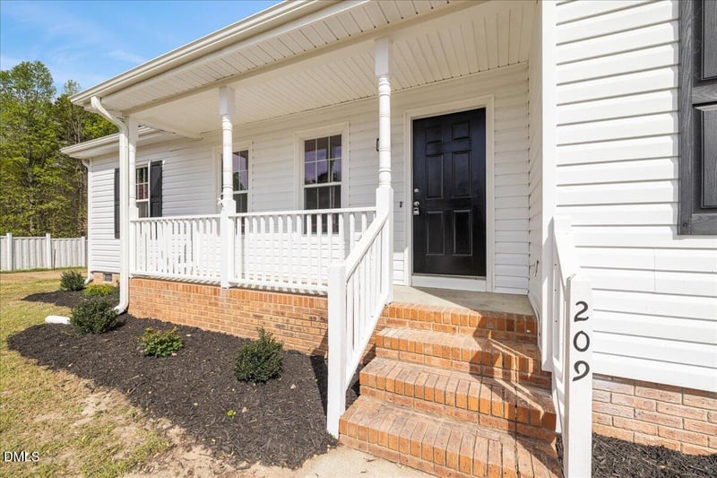 209 Hunters Farm Dr, Raleigh, NC 27603