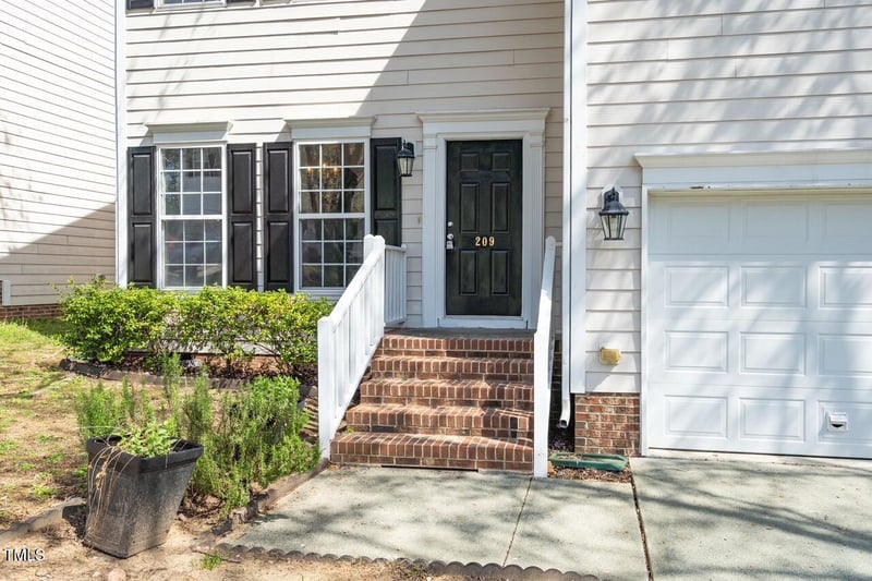 209 Kellerhis Dr, Apex, NC 27502
