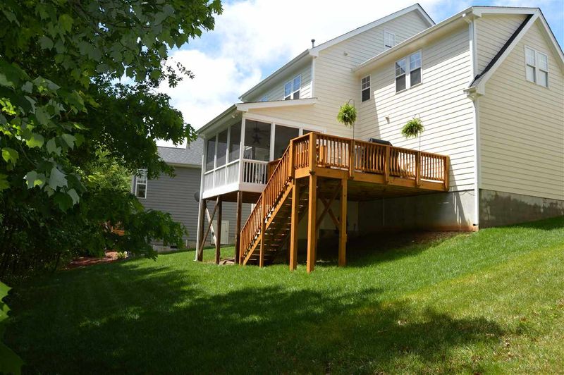 209 Marsh Landing Dr, Holly Springs, NC 27540