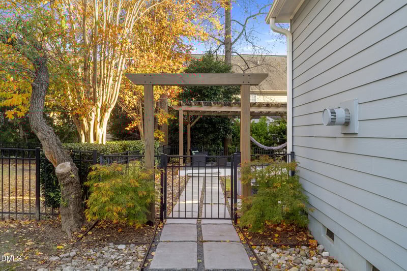 209 Meadowcrest Pl, Holly Springs, NC 27540