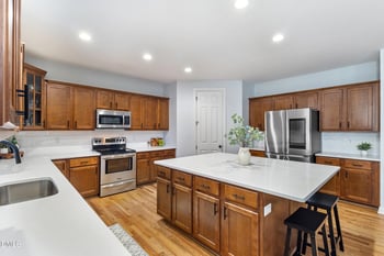 209 Meadowcrest Pl, Holly Springs, NC 27540