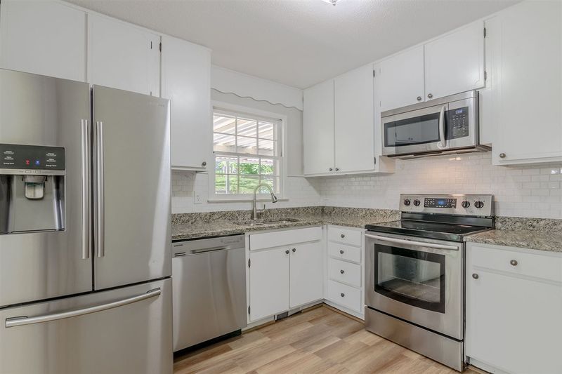 209 Northclift Dr, Raleigh, NC 27609